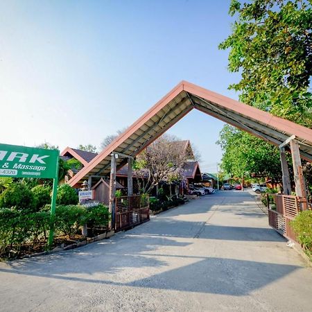 Mrk Resort & Massage Lopburi Ngoại thất bức ảnh