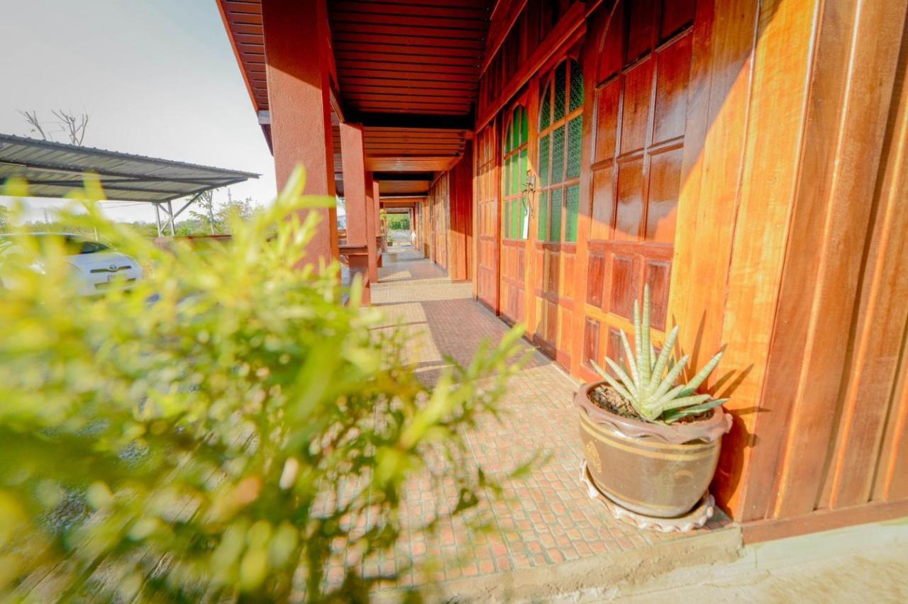 Mrk Resort & Massage Lopburi Ngoại thất bức ảnh