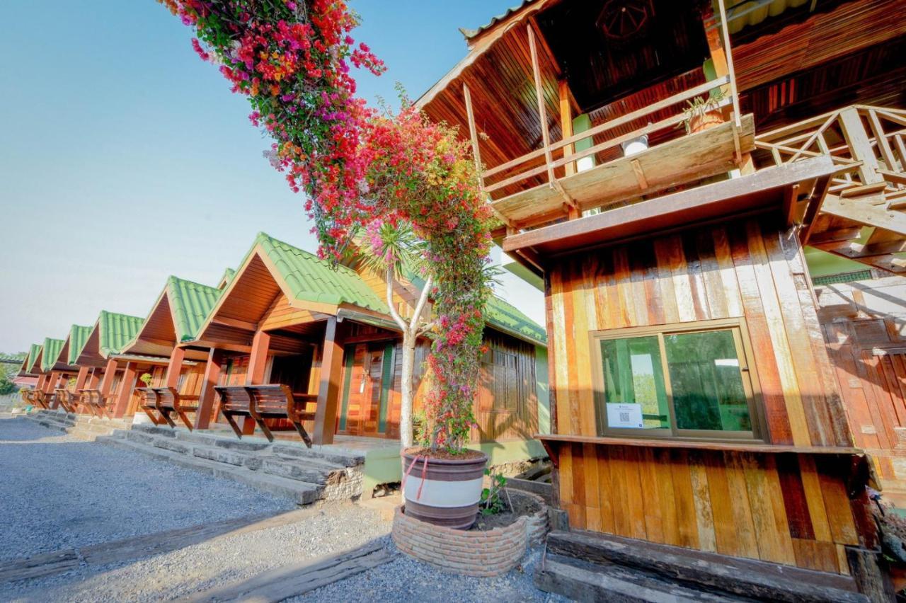 Mrk Resort & Massage Lopburi Ngoại thất bức ảnh