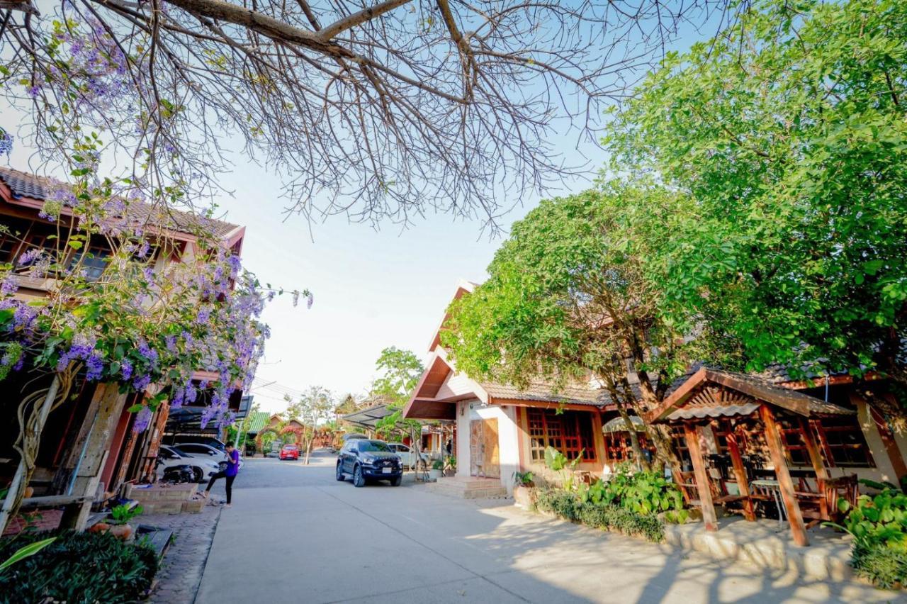 Mrk Resort & Massage Lopburi Ngoại thất bức ảnh