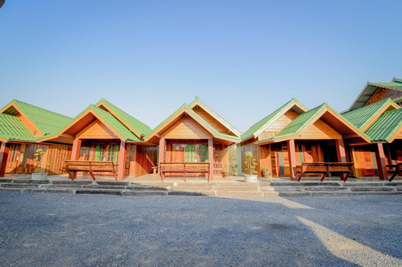 Mrk Resort & Massage Lopburi Ngoại thất bức ảnh