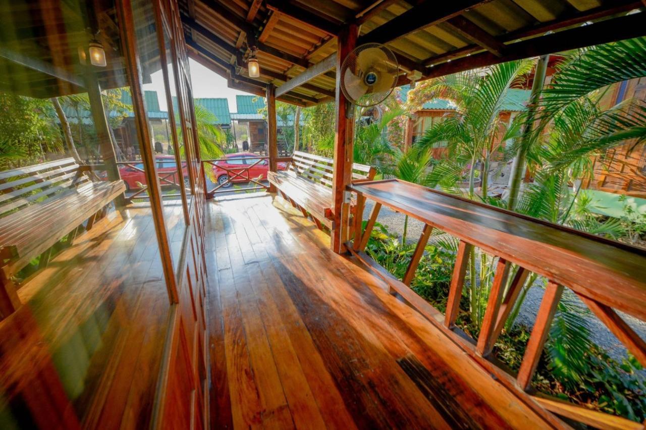 Mrk Resort & Massage Lopburi Ngoại thất bức ảnh