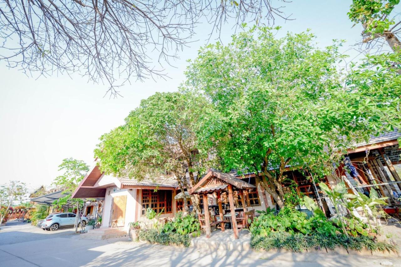Mrk Resort & Massage Lopburi Ngoại thất bức ảnh