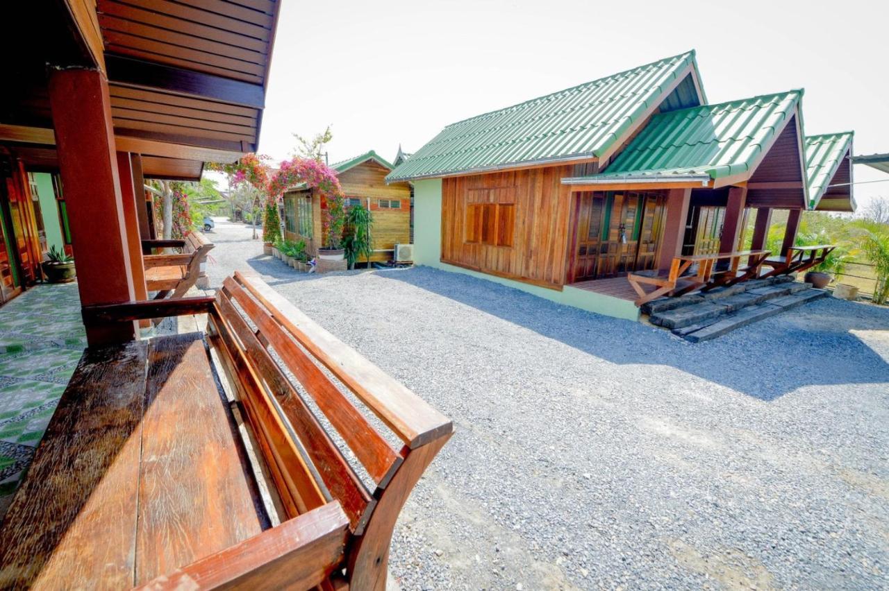 Mrk Resort & Massage Lopburi Ngoại thất bức ảnh