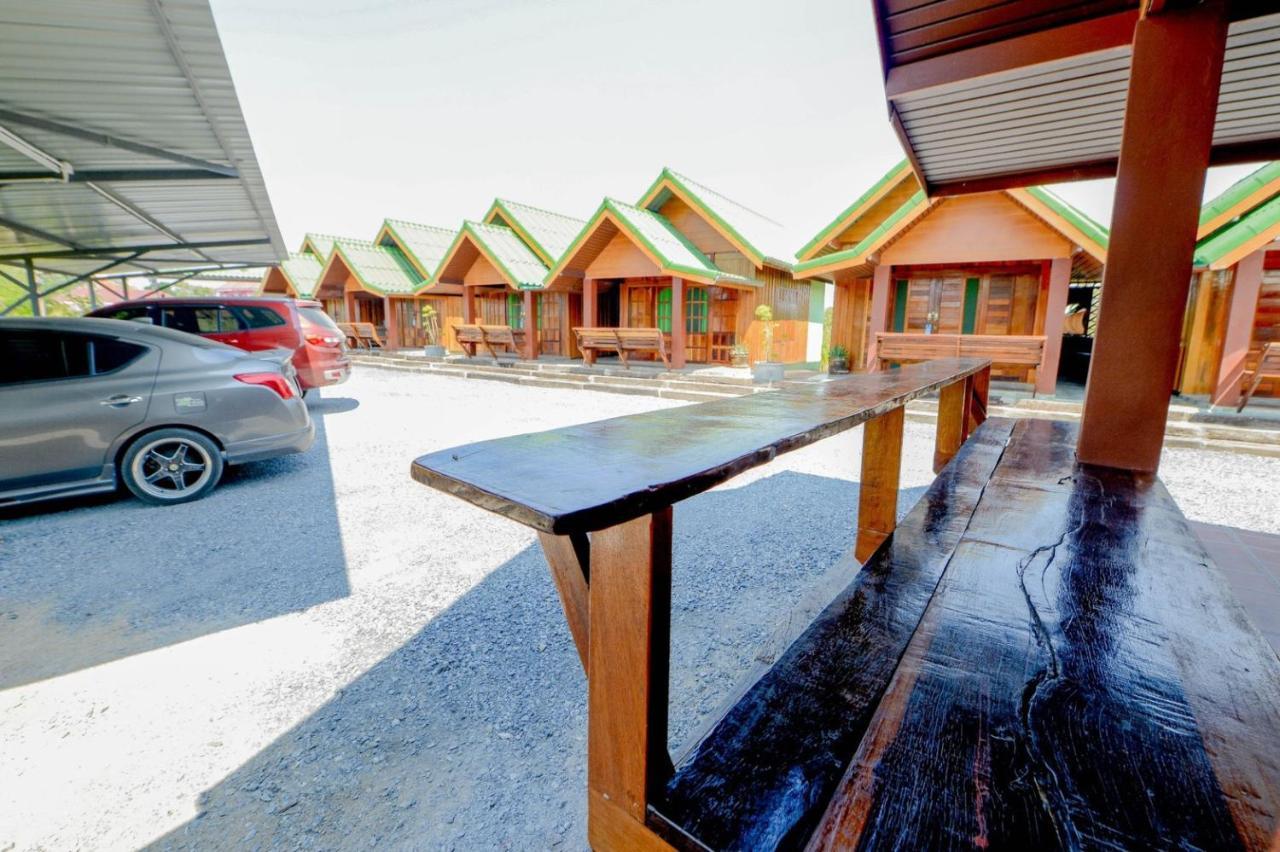 Mrk Resort & Massage Lopburi Ngoại thất bức ảnh