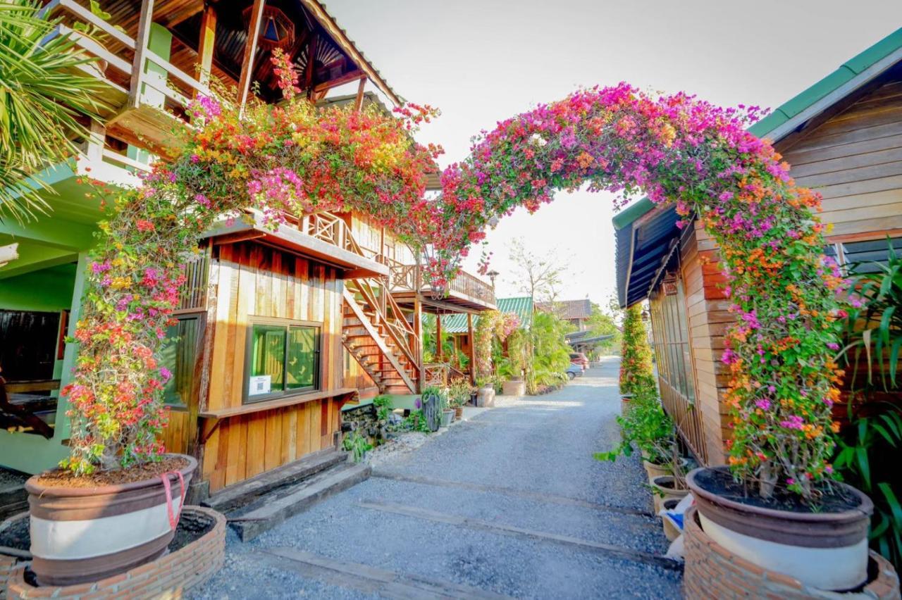 Mrk Resort & Massage Lopburi Ngoại thất bức ảnh